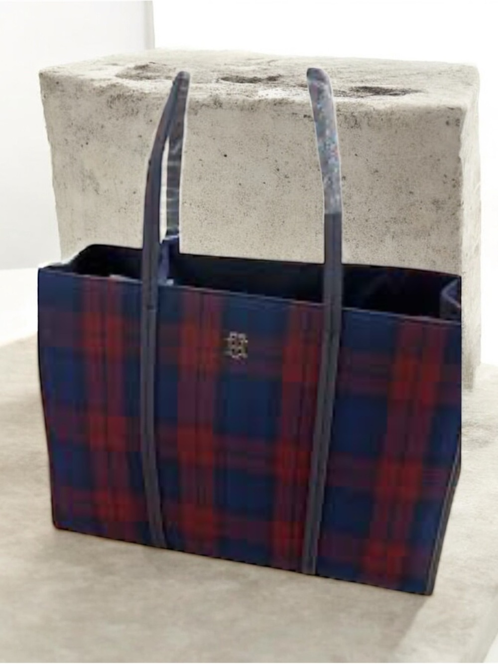 Tommy Hilfiger tartan tote bag.. gold tone logo design/holds computer/books
